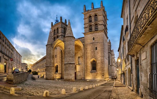 La-Cathedrale-Saint-Pierre-au-coeur-de-Montpellier